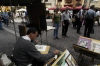 Austria - Innsbruck (Tirol / Tyrol): street painter - artist (photo by W.Schmidt)