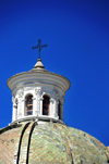 Quito, Ecuador: Iglesia y Monasterio del Carmen Bajo - Lower Carmelite Church - tiled dome with lantern - completed in 1745 - photo by M.Torres