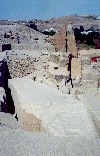 Egypt - Aswan: carving an obelisk (photo by Miguel Torres)