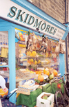 Bakewell - Peak District, Derbyshire, England (UK): groceries and game - Skidmores - Matlock Street - photo by M.Torres