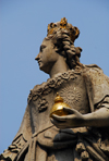 London, England: statue of Queen Anne - orb - St Paul's churchyard - City - photo by M.Torres