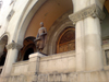 Georgia - Tbilisi : statue in arcade - photo by N.Mahmudova