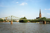 Germany / Deutschland - Frankfurt am Main (Hessen): truss bridge over the Main river - Eiserner Steg, iron footbridge connecting the center with Sachsenhausen - photo by M.Torres