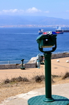 Gibraltar: public telescope at Europa Point - Pounds and Euros - view of Algeciras bay - photo by M.Torres