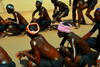 Bissau, Guinea Bissau / Guin Bissau: Amlcar Cabral Avenue, Carnival, young women parading / Avenida Amilcar Cabral, carnaval, jovens mulheres a desfilar - photo by R.V.Lopes