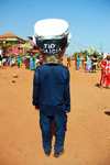 Bissau, Guinea Bissau / Guin Bissau: 3 de Agosto Avenue, Carnival, parade, mask of a portuguese policeman from the colonial period / Avenida do 3 de Agosto, Carnaval, desfile, mscara polcia portugus do perodo colonial - photo by R.V.Lopes