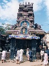 India - Trivandrum: smashing coconuts at the temple (photo by B.Cloutier)