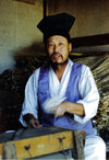 Asia - South Korea - Kyeonggi-do / Gyeonggi-do (Gyeonggi province): basket weaver - Korean Folk Village - photo by S.Lapides