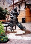 Luxembourg - Ettelbruck: spilling the milk - statue with dog (photo by M.Torres)