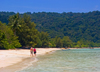 Perhentian Island, Terengganu, Malaysia: Flora Bay - two people walking on white sandy beach - photo by S.Egeberg