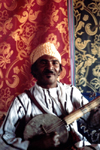 Morocco / Maroc - Marrakesh: musician - photo by C.Abalo