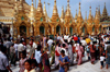 Myanmar - Yangoon: walking by the Shwedagon Paya pagoda - Singuttara Hill - religion - Buddhism - photo by W.Allgwer - Die Shwedagon-Pagode ist der wichtigste Sakralbau und das religise Zentrum Myanmars (Birma) in Yangon (Rangun). Sie gilt als Wahrzeich