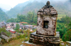 Nepal - Annapurna region: small shrine - chorten - photo by G.Friedman