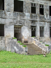 Sundy Plantation / Roa Sundy, Prncipe island, So Tom and Prncipe / STP: ruined building / edifcio em runas - photo by G.Frysinger