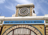 Sngal - Dakar: gare - horloge - Regie des Chemins de Fer du Senegal - photographie par G.Frysinger